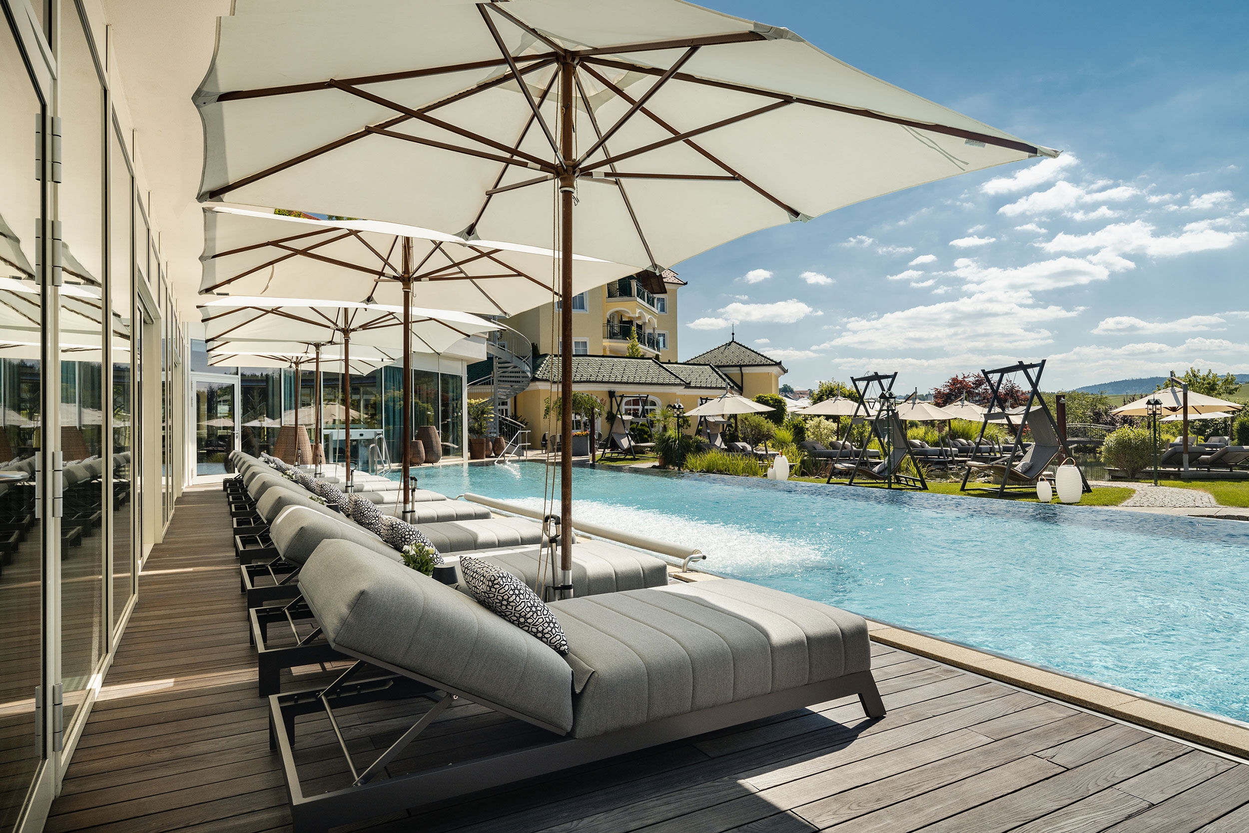 Infinity-Pool im Wellnesshotel Jagdhof, Bayern